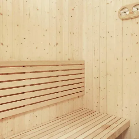 Three-bedroom Holiday In 13 * ברובסט