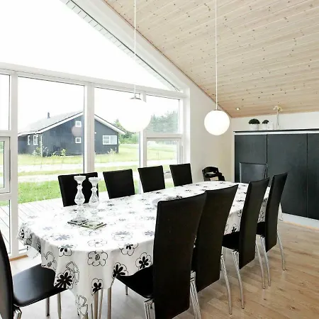 Three-bedroom Holiday In 13 ברובסט