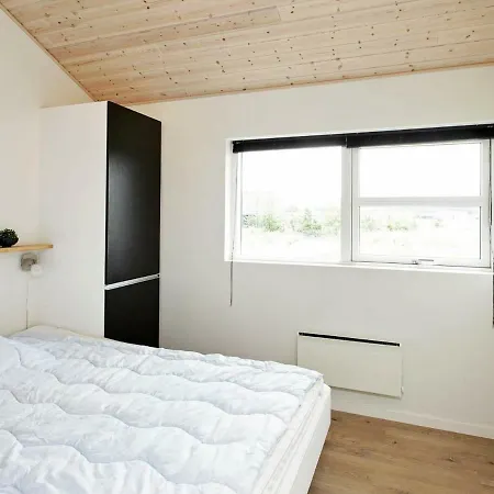 Three-bedroom Holiday In 13 * ברובסט