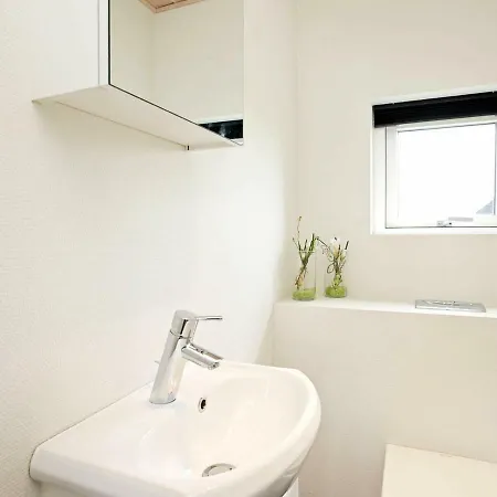 Three-bedroom Holiday In 13 ברובסט