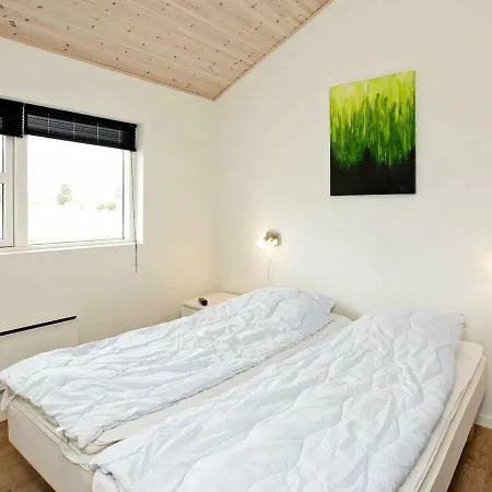 Three-bedroom Holiday In 13 *
