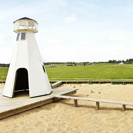 Three-bedroom Holiday In 13