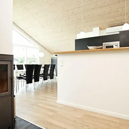 בית נופש Three-bedroom Holiday In 13 ברובסט