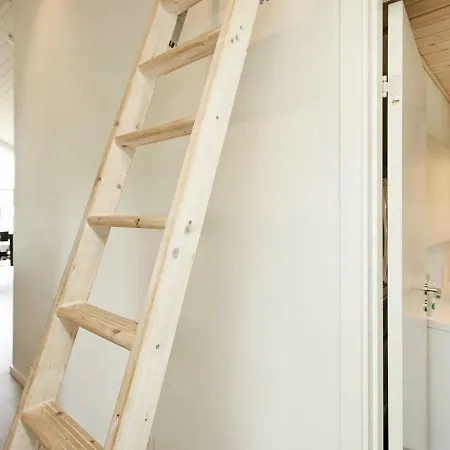 בית נופש Three-bedroom Holiday In 13 ברובסט