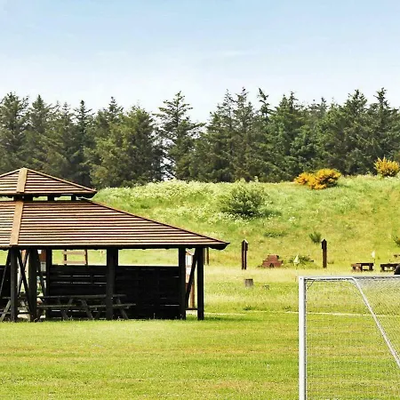 Three-bedroom Holiday In 13 *