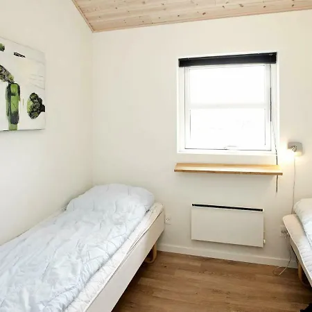 Three-bedroom Holiday In 13 ברובסט