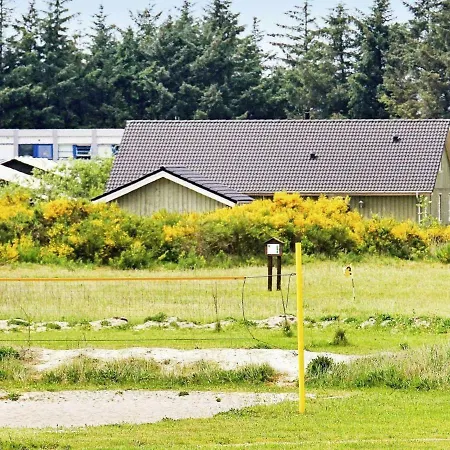 Three-bedroom Holiday In 13
