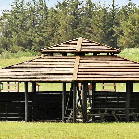 Three-bedroom Holiday In 13 * ברובסט